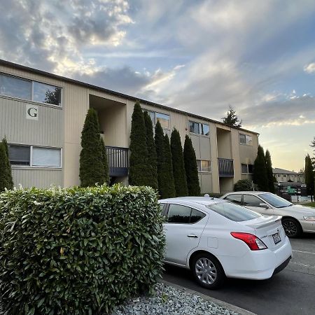Shared Space With Private Room In Beautiful Lakefront Apartment Federal Way Exterior photo