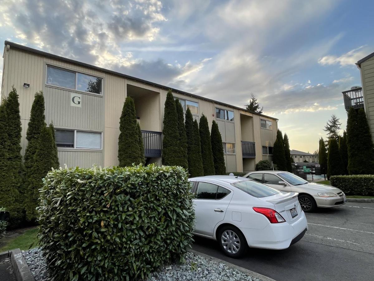 Shared Space With Private Room In Beautiful Lakefront Apartment Federal Way Exterior photo